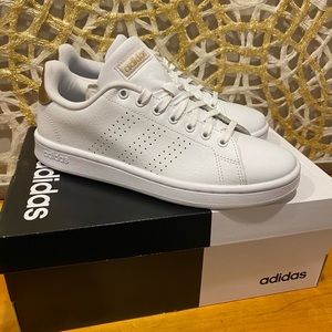 NWB Adidas Women's Advantage Fashion Sneaker.